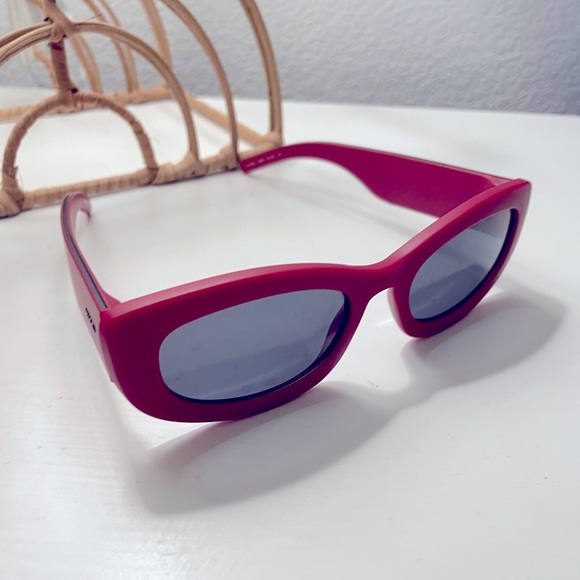 Hugo Boss Red 90s Vibe Branded Temples Sunglasses - Picture 6 of 10